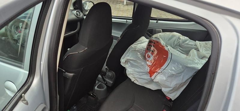 Grau Gebraucht 2009 Citroën C1 Kleinwagen | 990 € (Fairer Preis) - Bild 1/4