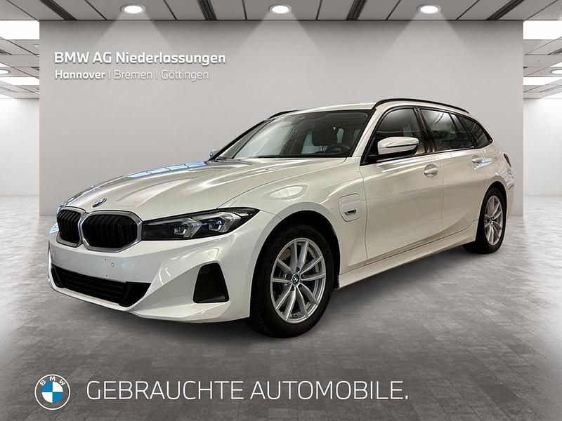 Weiß Gebraucht 2022 BMW 320e Kombi | 26.702 € (Fairer Preis) - Bild 1/4