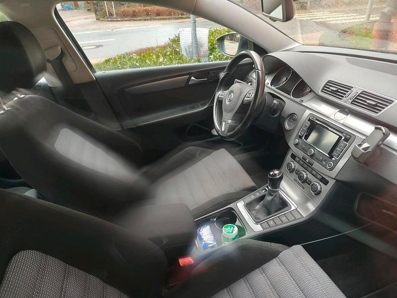 Gebraucht VW Passat 160 PS (117 kW) 2014 Blau Kombi