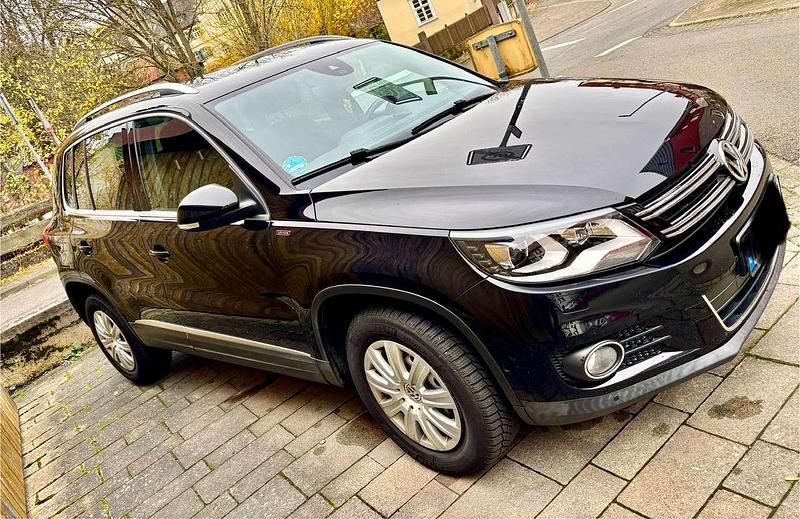 Gebraucht VW Tiguan LOUNGE 140 PS (102 kW) 2016 Schwarz SUV