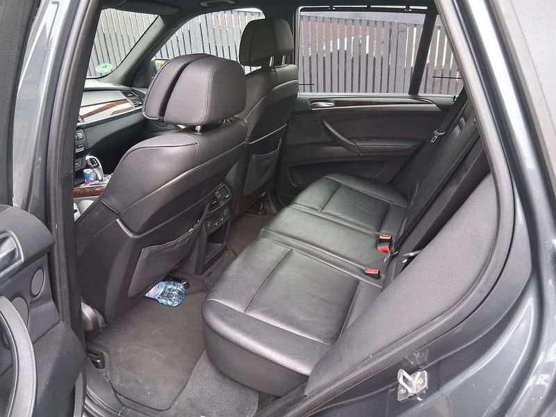 Grau Gebraucht 2010 BMW X5 SUV | 11.990 € (Etwas zu teuer) - Bild 1/4