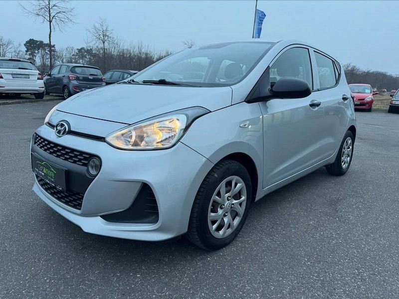Gebraucht Hyundai i10 Classic 67 PS (49 kW) 2017 Sleek silver / met Kleinwagen