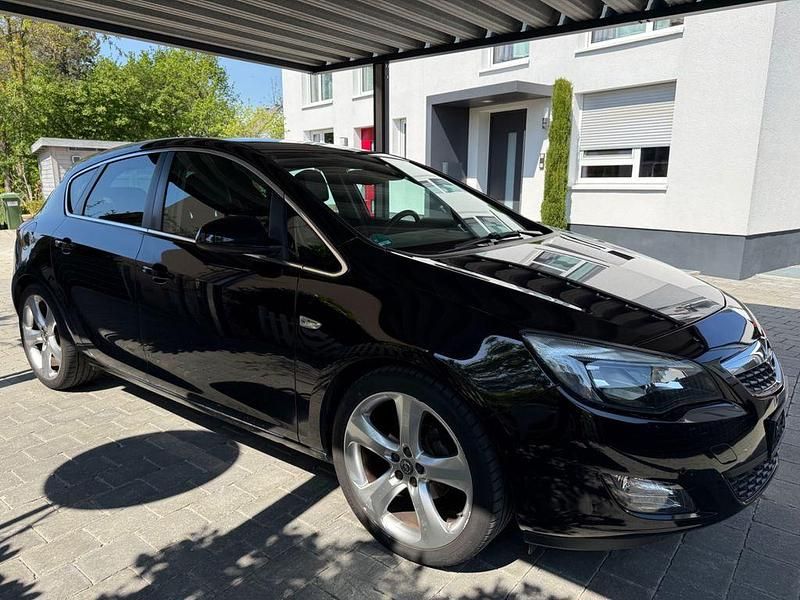 Gebraucht Opel Astra Design Edition 140 PS (102 kW) 2010 Schwarz Limousine
