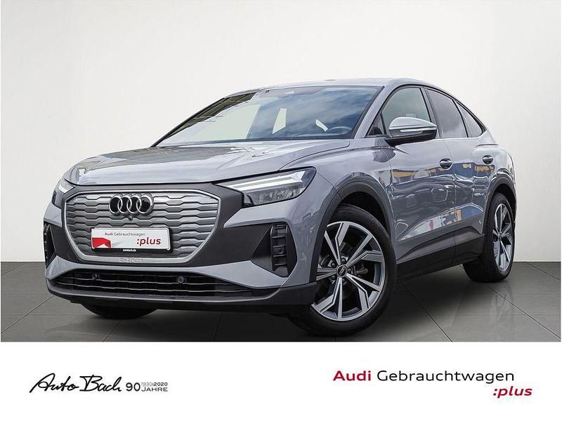 Grau (kieselgrau) Gebraucht 2022 Audi Q4 Sportback e-tron Ambiente SUV | 29.970 € (Fairer Preis) - Bild 1/4