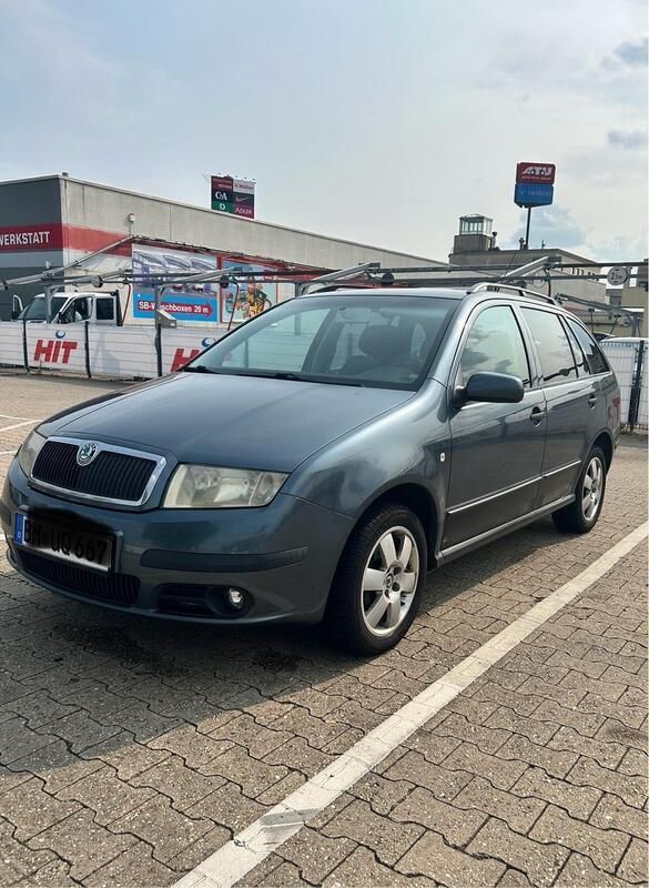 Grau Gebraucht 2005 Skoda Fabia Kombi | 1.959 € - Bild 1/4