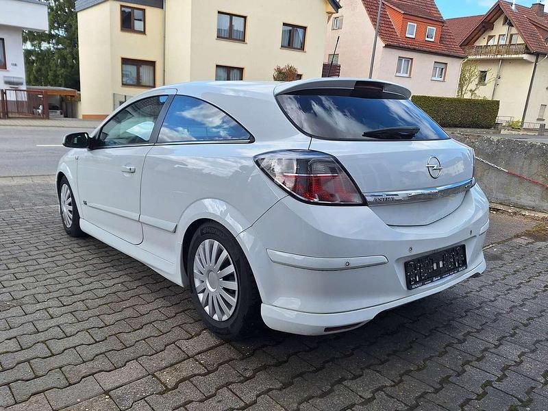 Brugt Opel Astra Edition 110 HK (80 kW) 2008 Hvid Hatchback