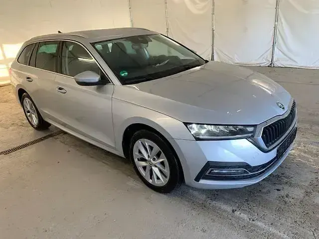 Gebraucht Skoda Octavia Style 150 PS (110 kW) 2023 Brilliantsilber metallic Kombi