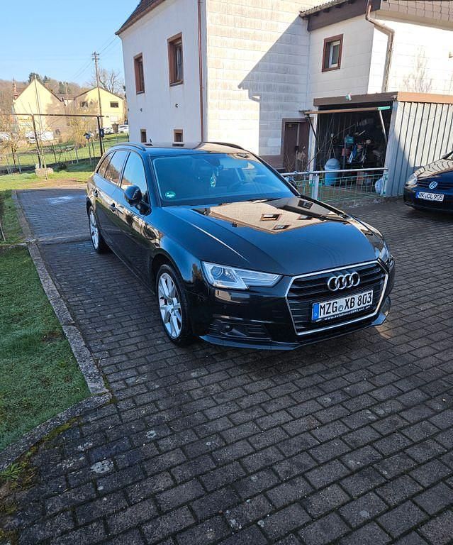 Gebraucht Audi A4 Comfort 150 PS (110 kW) 2016 Schwarz Kombi