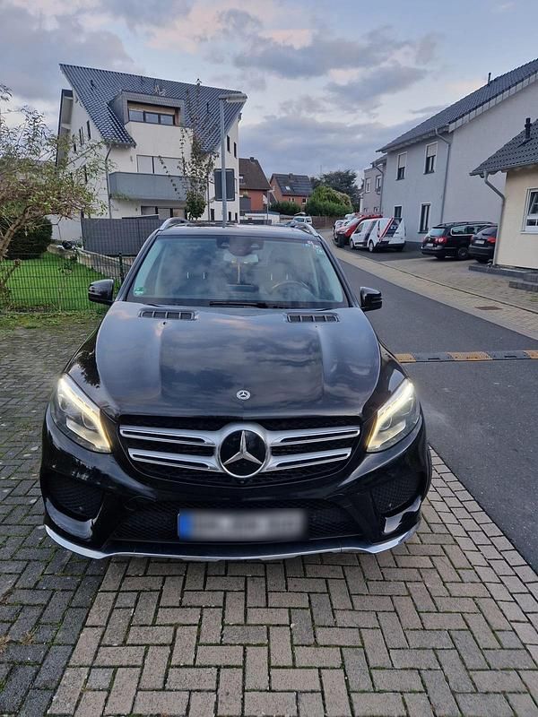Schwarz Gebraucht 2018 Mercedes GLE350 SUV | 29.999 € (Fairer Preis) - Bild 1/4