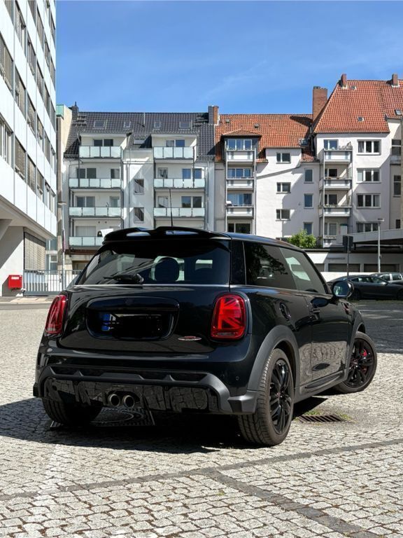 Schwarz Gebraucht 2024 Mini John Cooper Works Kleinwagen | 38.999 € (Teuer) - Bild 1/4