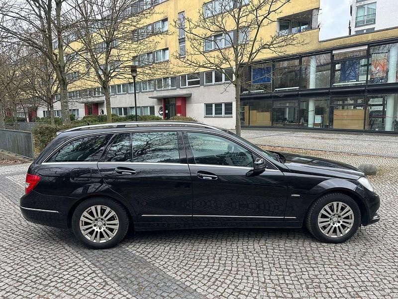 Gebraucht Mercedes C180 Elegance 156 PS (114 kW) 2011 Schwarz Limousine