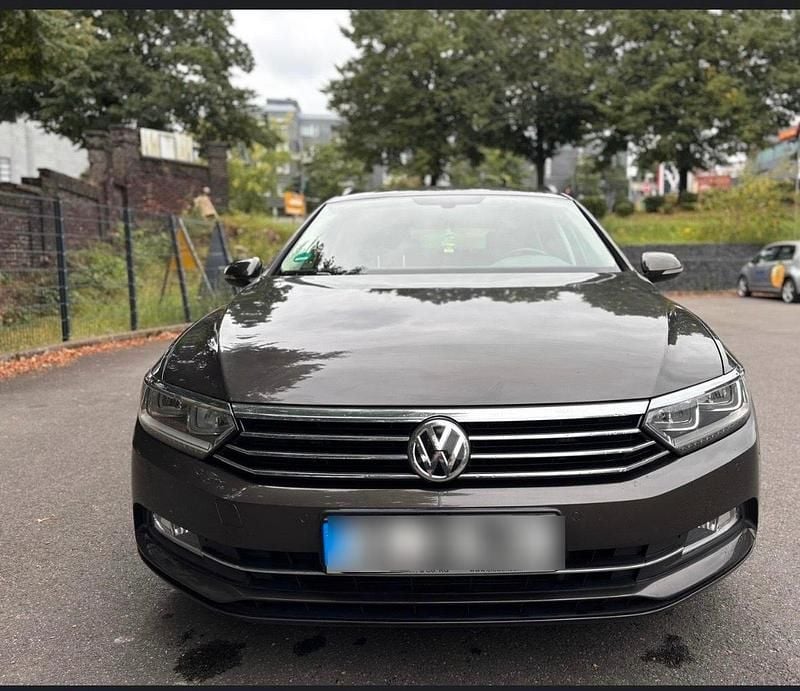 Braun Gebraucht 2016 VW Passat Kombi | 13.500 € (Guter Preis) - Bild 1/4