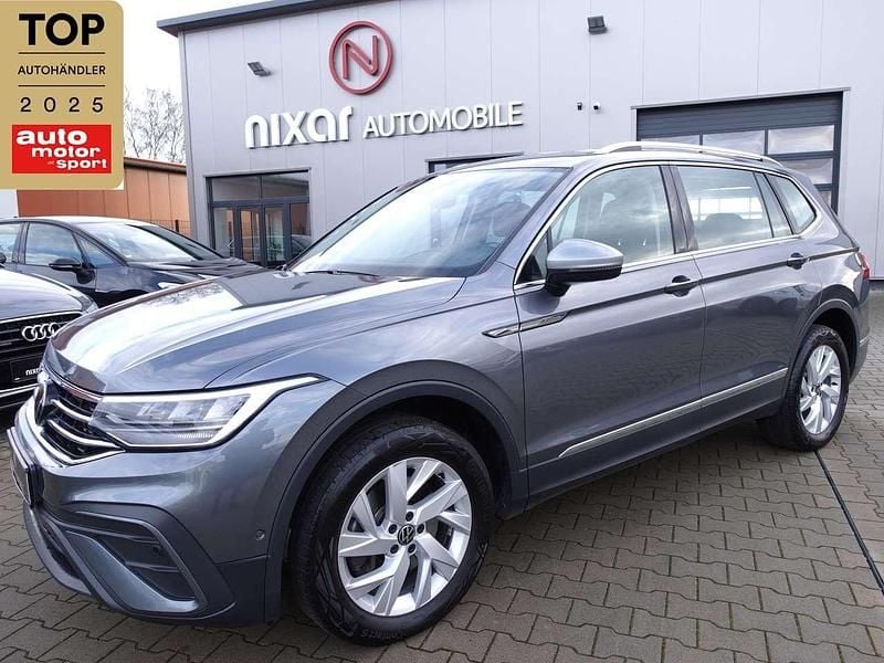 Platinum grey metallic Gebraucht 2023 VW Tiguan Allspace Life SUV | 29.980 € (Superpreis) - Bild 1/4