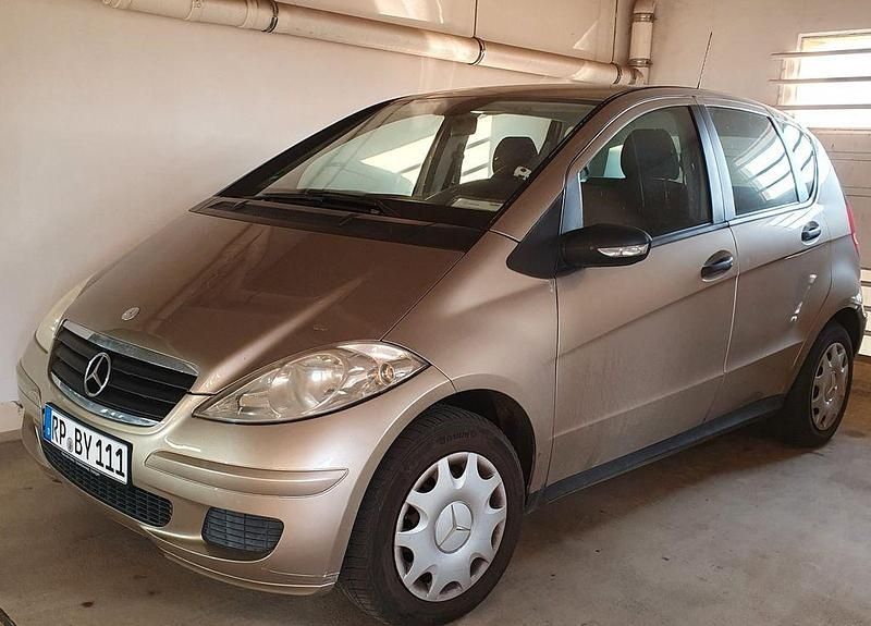 Grau Gebraucht 2005 Mercedes A170 Classic Van / Kleinbus | 1.990 € (Fairer Preis) - Bild 1/4