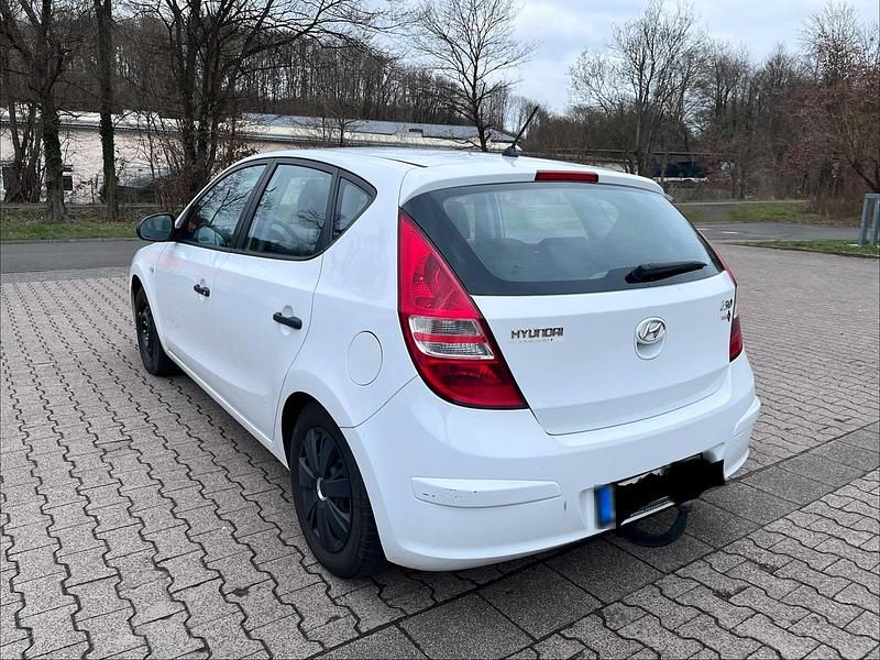 Gebraucht Hyundai i30 100 PS (73 kW) 2009 Weiß Kleinwagen