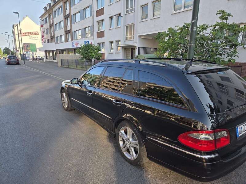 Schwarz Gebraucht 2007 Mercedes E350 Kombi | 6.900 € (Fairer Preis) - Bild 1/4