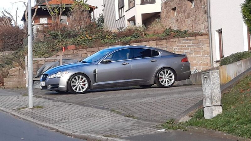 Grau Gebraucht 2011 Jaguar XF Premium Luxury Limousine | 6.500 € (Fairer Preis) - Bild 1/4