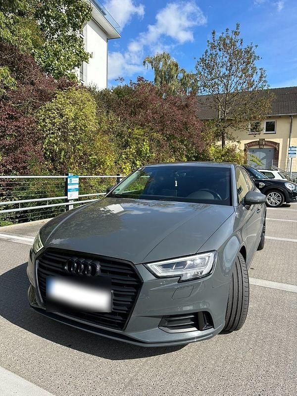 Gebraucht Audi A3 Sport 116 PS (85 kW) 2018 Grau Limousine