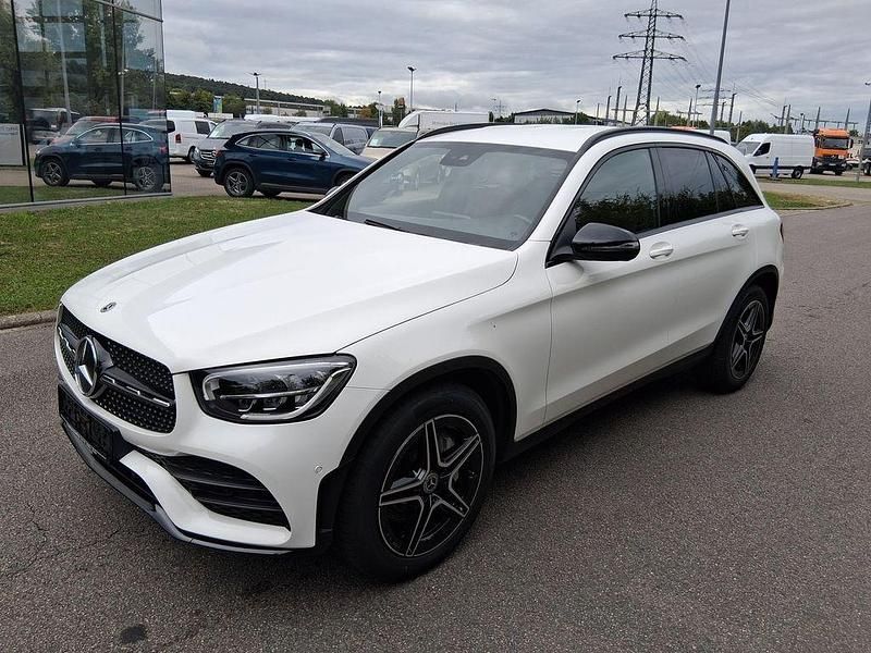 Weiß Gebraucht 2022 Mercedes GLC300 AMG SUV | 43.879 € (Etwas zu teuer) - Bild 1/4