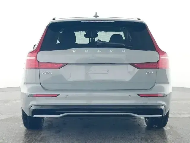 Gebraucht Volvo V60 Plus 197 PS (144 kW) 2025 Vapour grey Kombi