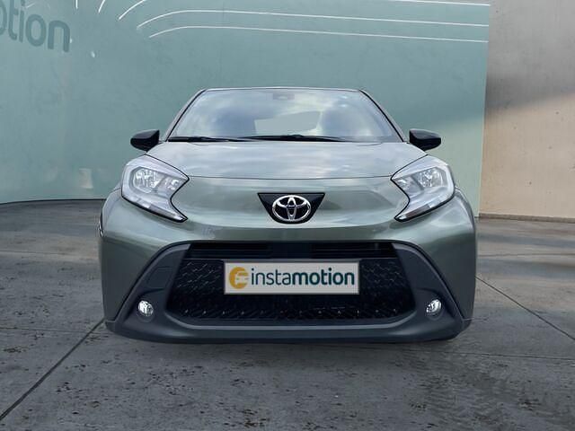Grün Gebraucht 2023 Toyota Aygo Pulse Kleinwagen | 16.250 € (Fairer Preis) - Bild 1/2