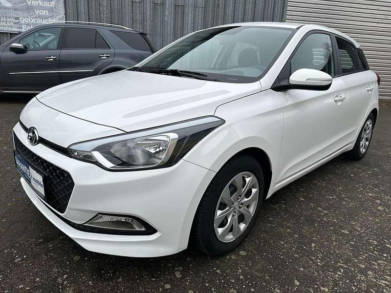 Gebraucht Hyundai i20 GO! 75 PS (55 kW) 2018 Polar white / sol Kleinwagen
