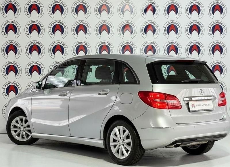 Gebraucht Mercedes B200 156 PS (114 kW) 2012 Silber Van / Kleinbus