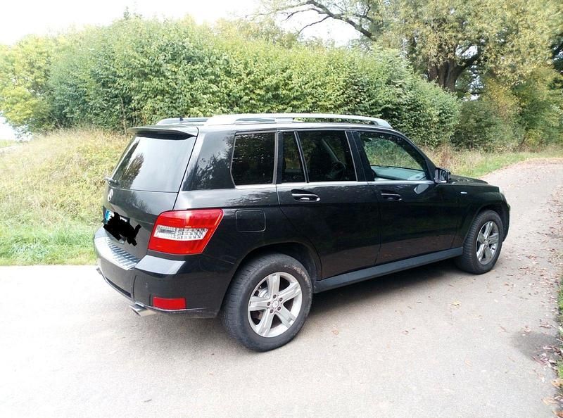 Schwarz Gebraucht 2009 Mercedes GLK220 SUV | 12.800 € (Fairer Preis) - Bild 1/4