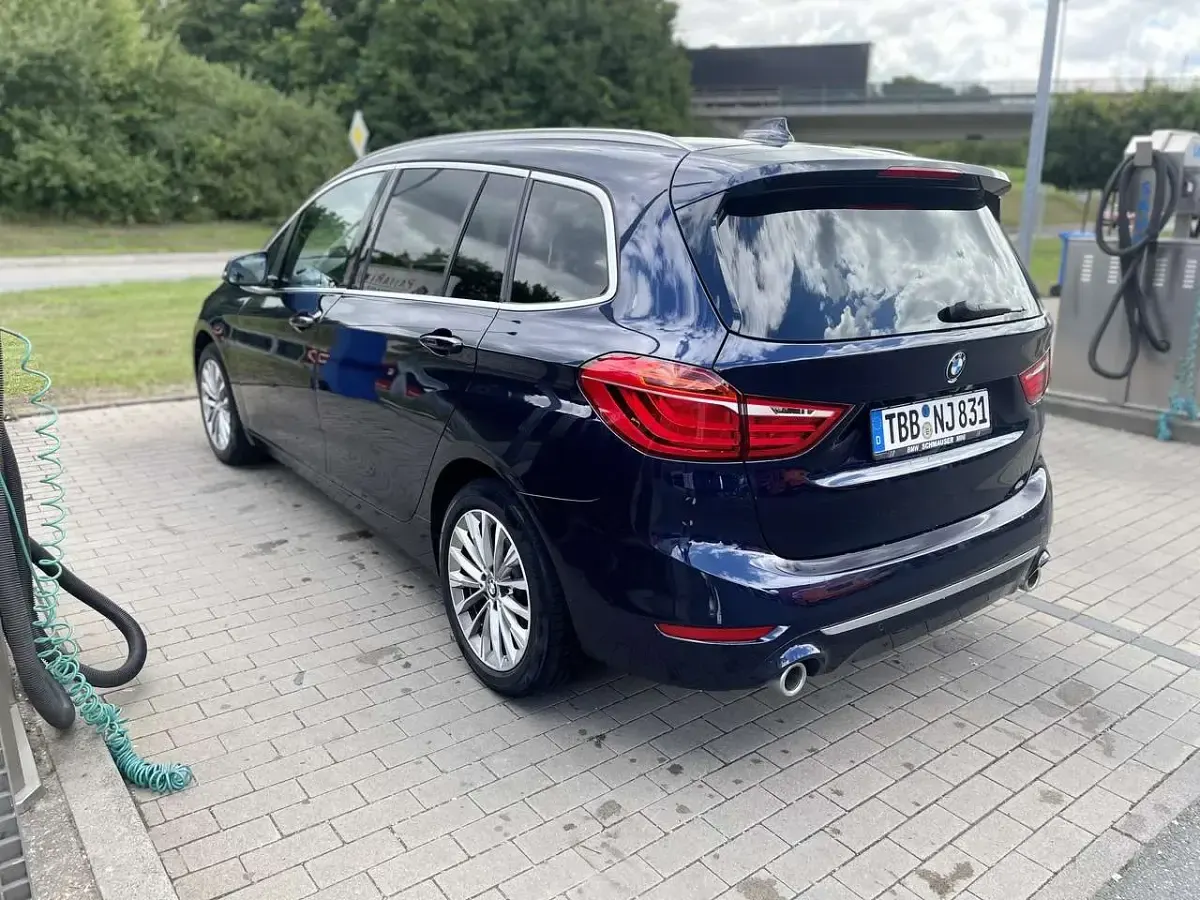 Gebraucht BMW 218 Gran Tourer Luxury Line 150 PS (110 kW) 2019 Blau Van / Kleinbus