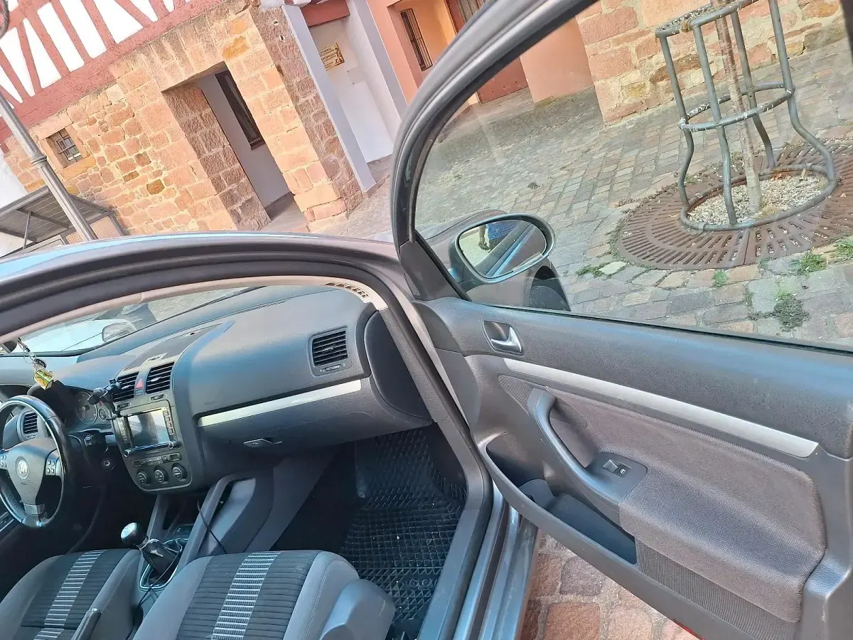 Gebraucht VW Golf VI 105 PS (77 kW) 2008 Andere farben Kleinwagen