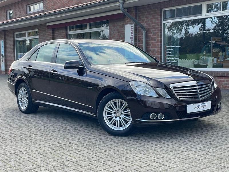 Braun Gebraucht 2009 Mercedes E250 Elegance Limousine | 9.999 € (Fairer Preis) - Bild 1/4