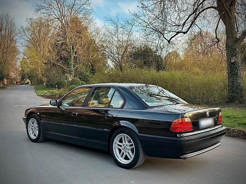 Gebraucht BMW 740 286 PS (210 kW) 2000 Schwarz Limousine