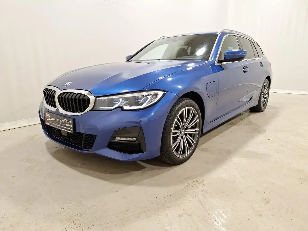 Gebraucht BMW 330e M Sport 292 PS (214 kW) 2021 Portimao blau metallic Kombi