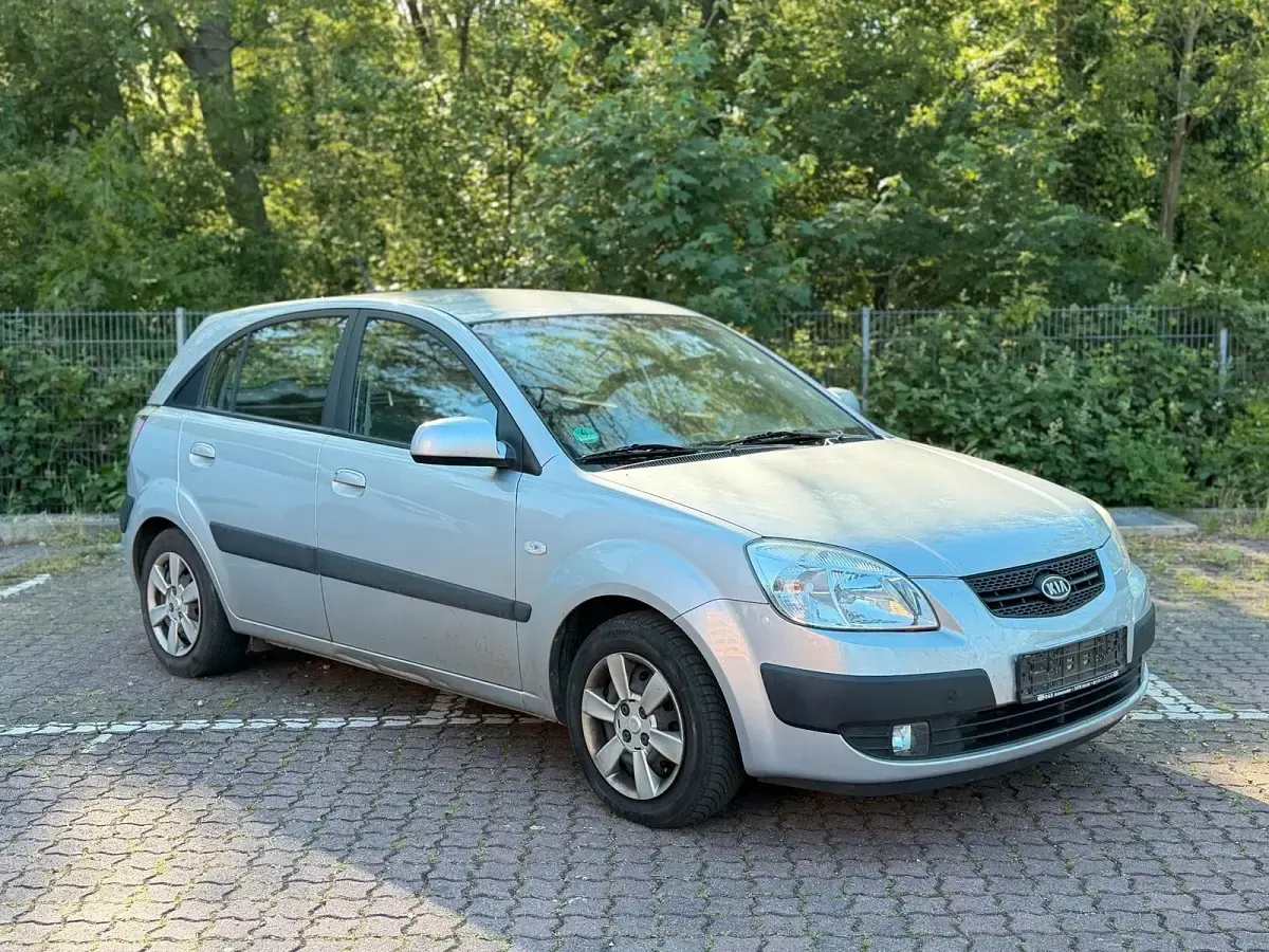 Gebraucht Kia Rio 97 PS (71 kW) 2007 Grau Limousine