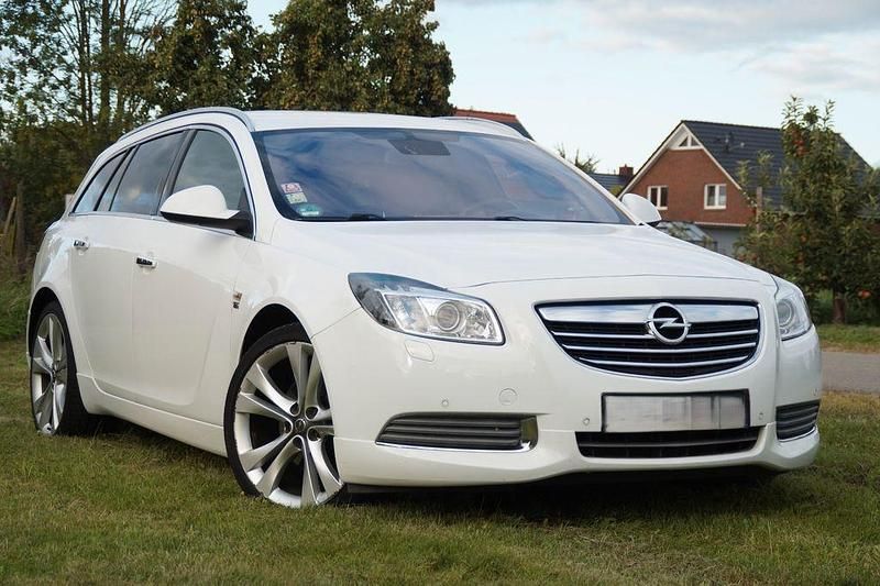 Weiß Gebraucht 2010 Opel Insignia OPC Kombi | 6.000 € (Etwas zu teuer) - Bild 1/4
