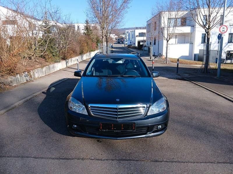 Grau Gebraucht 2010 Mercedes C200 Elegance Limousine | 3.900 € (Superpreis) - Bild 1/4