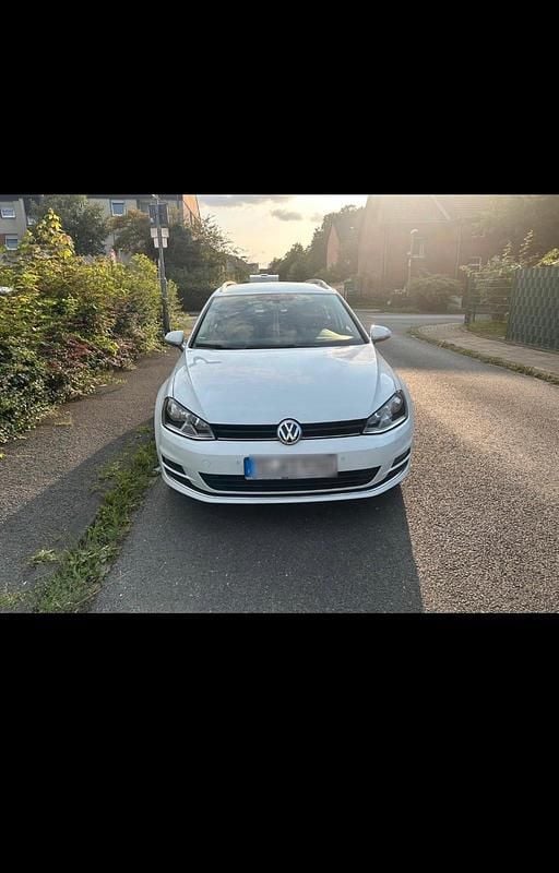 Weiß Gebraucht 2017 VW Golf VII Kombi | 9.500 € (Superpreis) - Bild 1/4