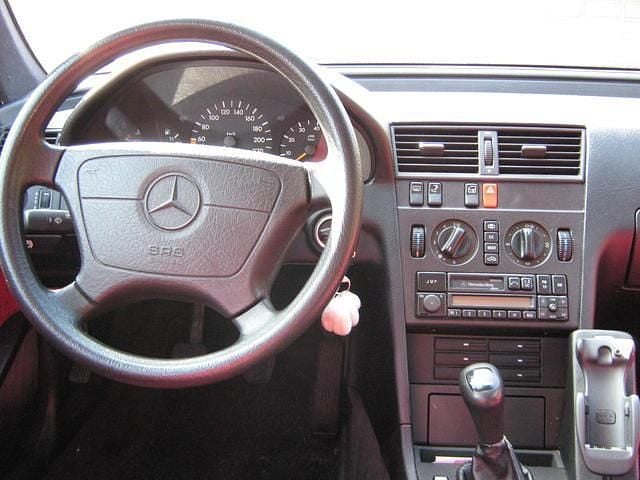 Gebraucht Mercedes 190 166 PS (122 kW) 1995 Rot Limousine