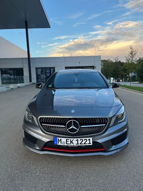Grau Gebraucht 2016 Mercedes CLA250 Sport Edition Limousine | 20.900 € (Fairer Preis) - Bild 1/4