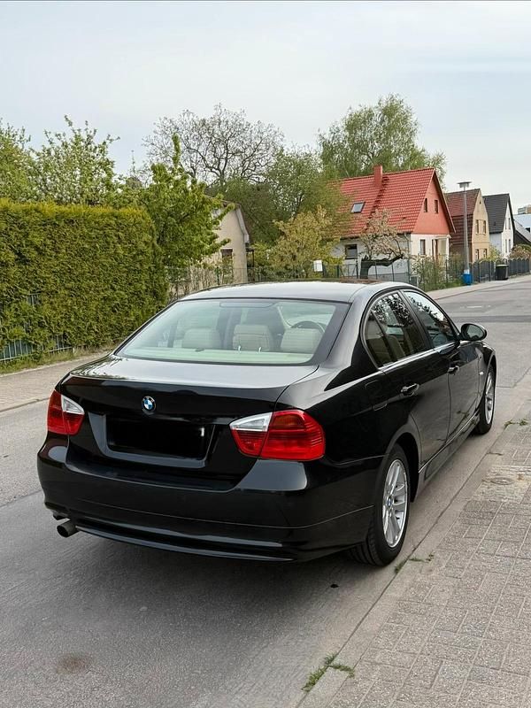 Używany BMW 320 150 KM (110 kW) 2005 Czarny Sedan/Limuzyna