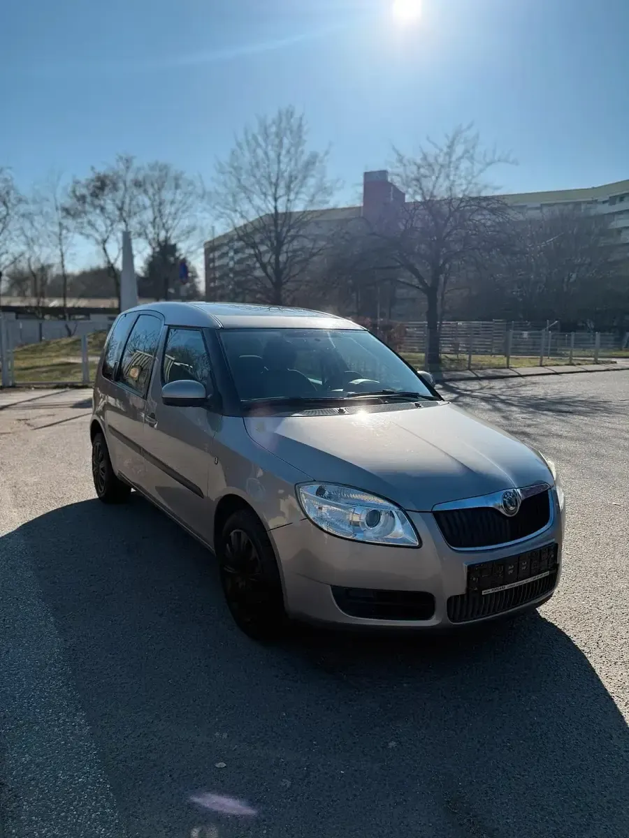 Gebraucht Skoda Roomster 69 PS (50 kW) 2009 Gold Van / Kleinbus