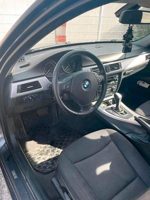 Gebraucht BMW 320 163 PS (119 kW) 2007 Grau Kombi