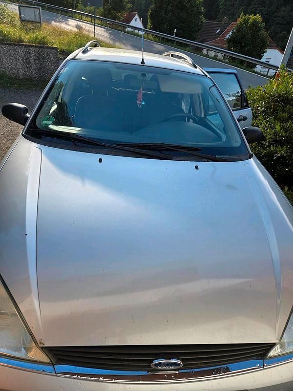Silber Gebraucht 1999 Ford Focus Kombi | 1.000 € (Fairer Preis) - Bild 1/4
