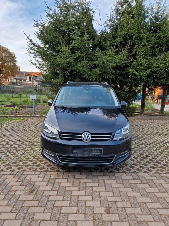 Schwarz Gebraucht 2015 VW Sharan Comfortline Van / Kleinbus | 20.900 € (Etwas zu teuer) - Bild 1/4