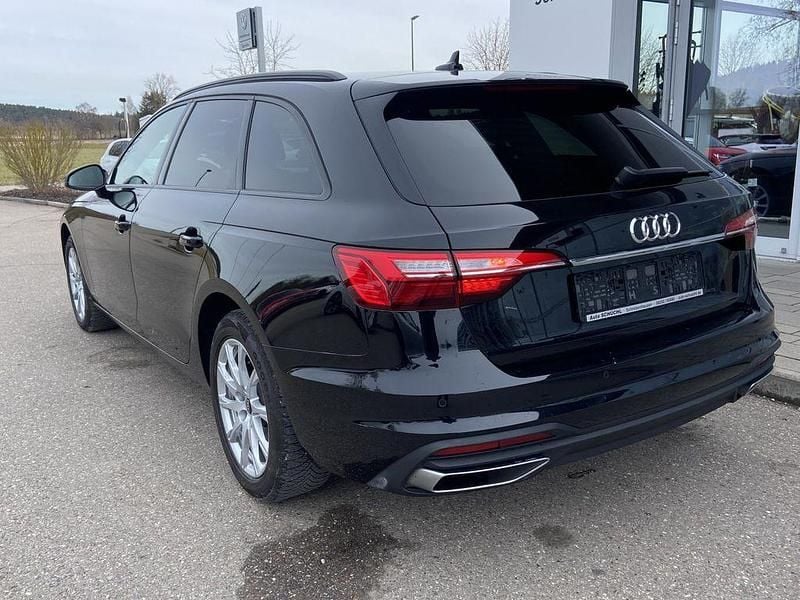 Second-hand Audi A4 150 CP (110 kW) 2022 Negru Break