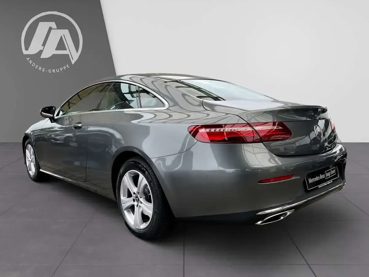 Gebraucht Mercedes E200 Avantgarde 184 PS (135 kW) 2017 Selenitgrau Coupé