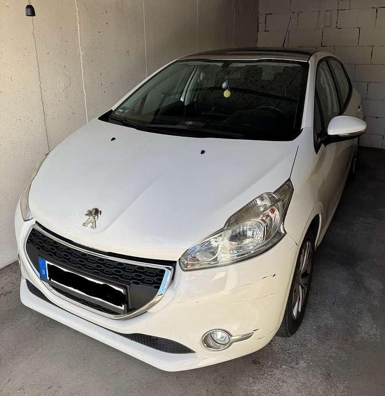 Weiß Gebraucht 2013 Peugeot 208 Active Kleinwagen | 3.999 € (Superpreis) - Bild 1/4