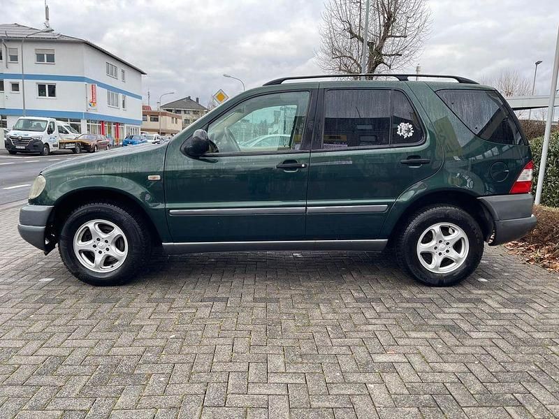 Gebraucht Mercedes ML320 218 PS (160 kW) 1999 Grün SUV