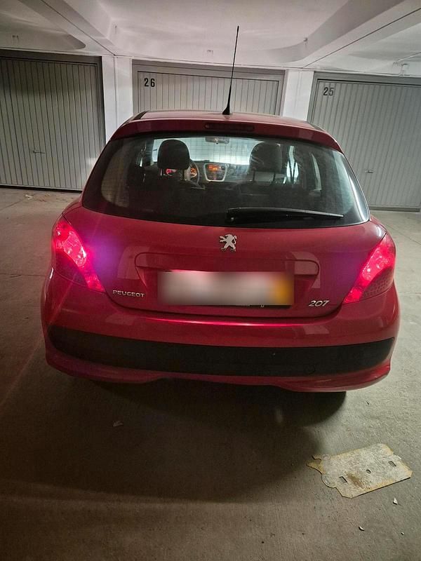 Gebraucht Peugeot 207 90 PS (66 kW) 2009 Rot Kleinwagen