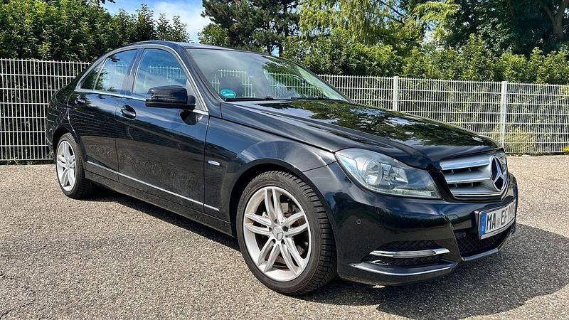 Schwarz Gebraucht 2011 Mercedes C180 Limousine | 11.800 € (Etwas zu teuer) - Bild 1/4